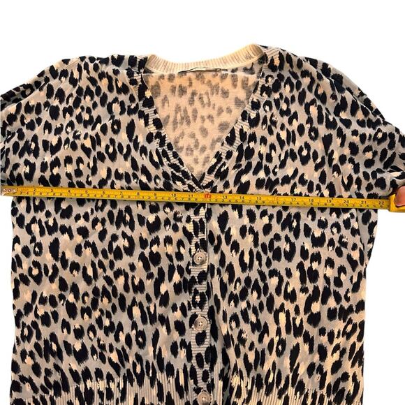 LOFT Relaxed Fit Animal Print V-Neck Cardigan, size Small - Picture 4 of 10